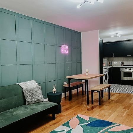 בלפסט Whitehall Square Apartments- Queen'S Quarters מראה חיצוני תמונה