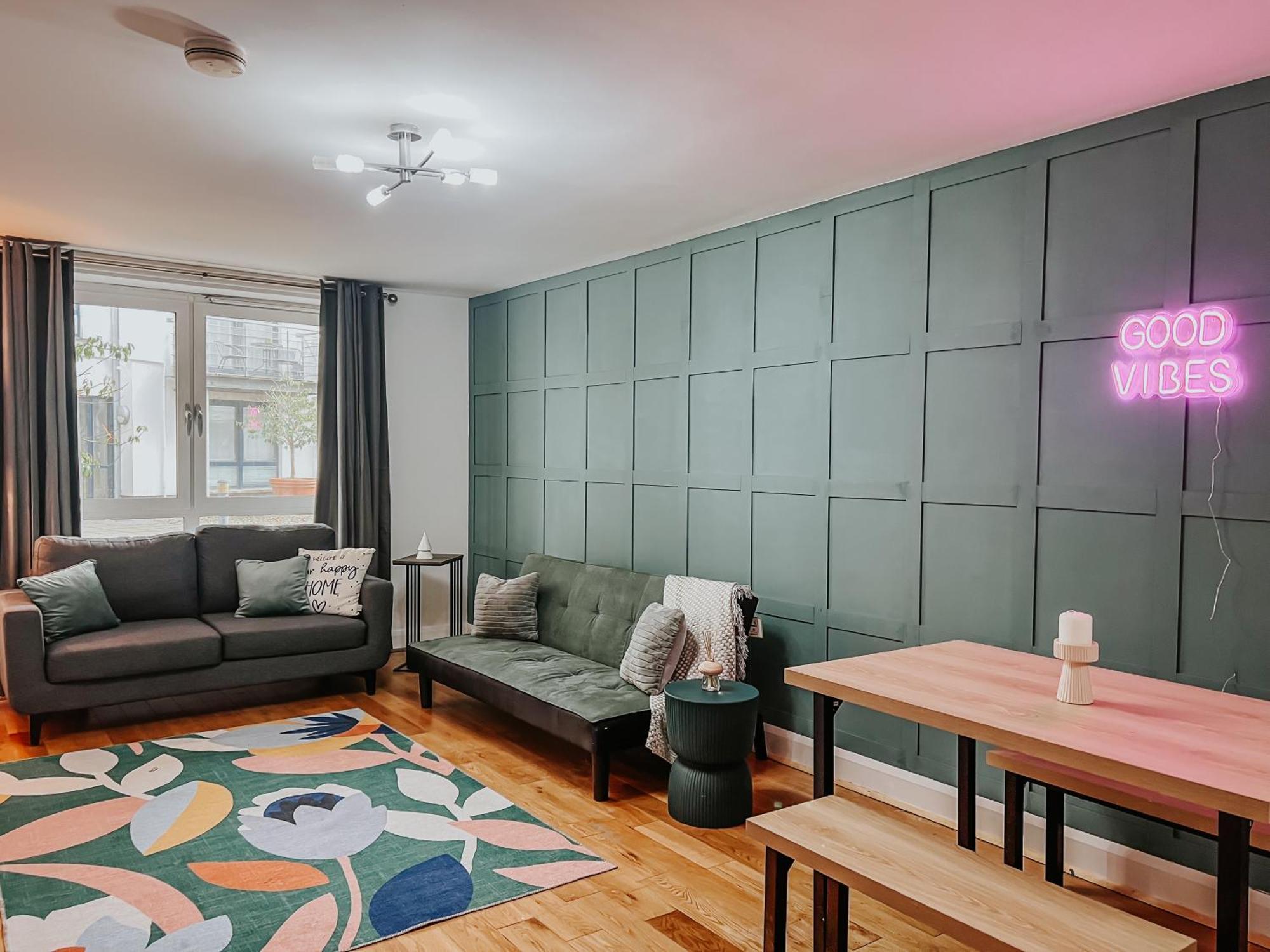 בלפסט Whitehall Square Apartments- Queen'S Quarters מראה חיצוני תמונה